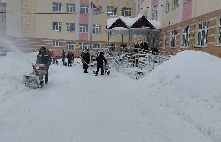 Субботник по уборке снега