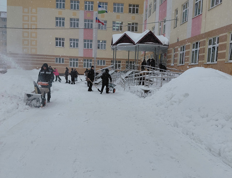 Субботник по уборке снега