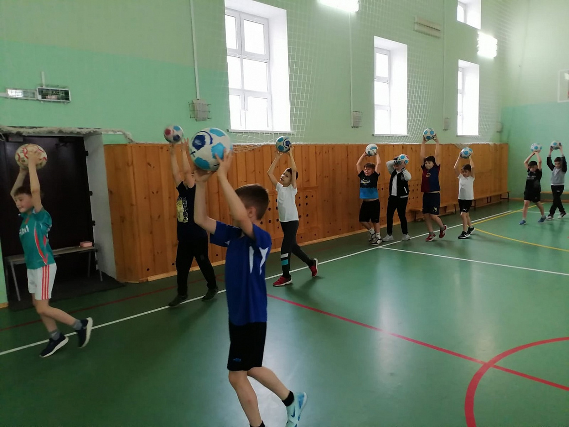 ИГРАЕМ И РАЗВИВАЕМСЯ ВМЕСТЕ