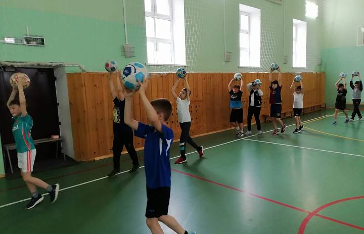 ИГРАЕМ И РАЗВИВАЕМСЯ ВМЕСТЕ