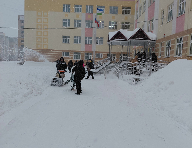 Субботник по уборке снега