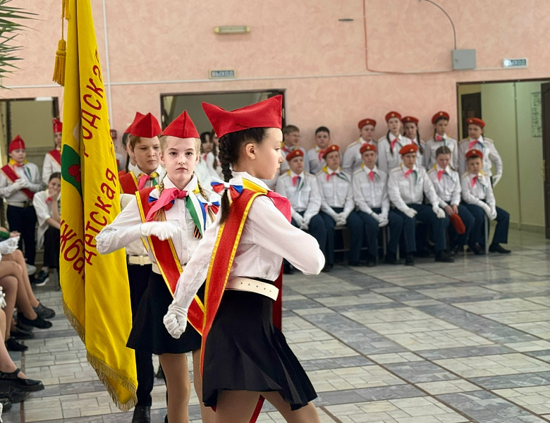 РАВНЕНИЕ НА ЗНАМЯ! 