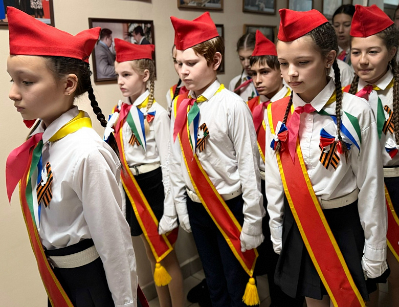 РАВНЕНИЕ НА ЗНАМЯ! 