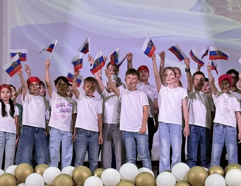С ДНЕМ РОССИИ!