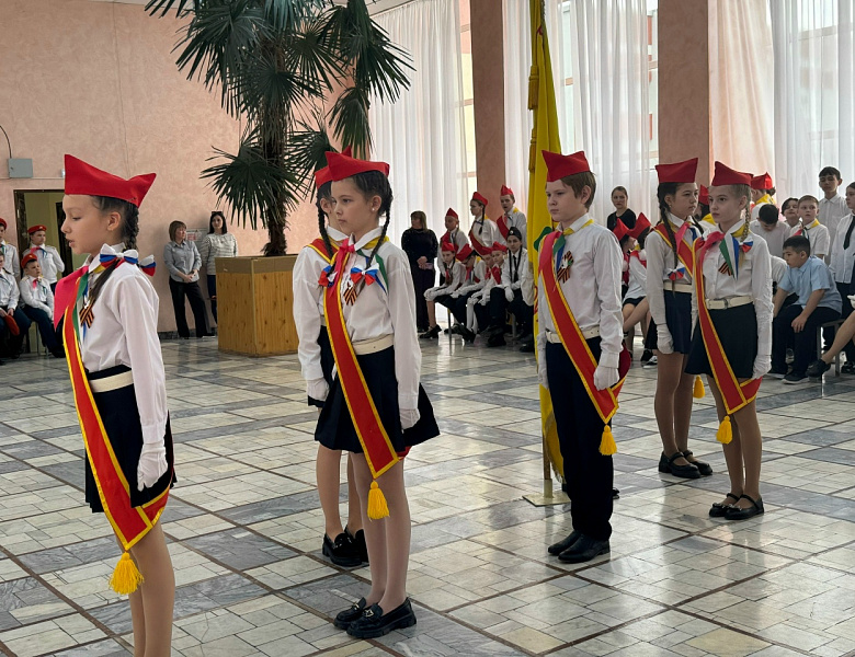РАВНЕНИЕ НА ЗНАМЯ! 