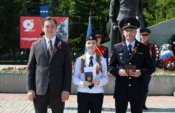 ТОРЖЕСТВЕННОЕ ВРУЧЕНИЕ ПАСПОРТА 